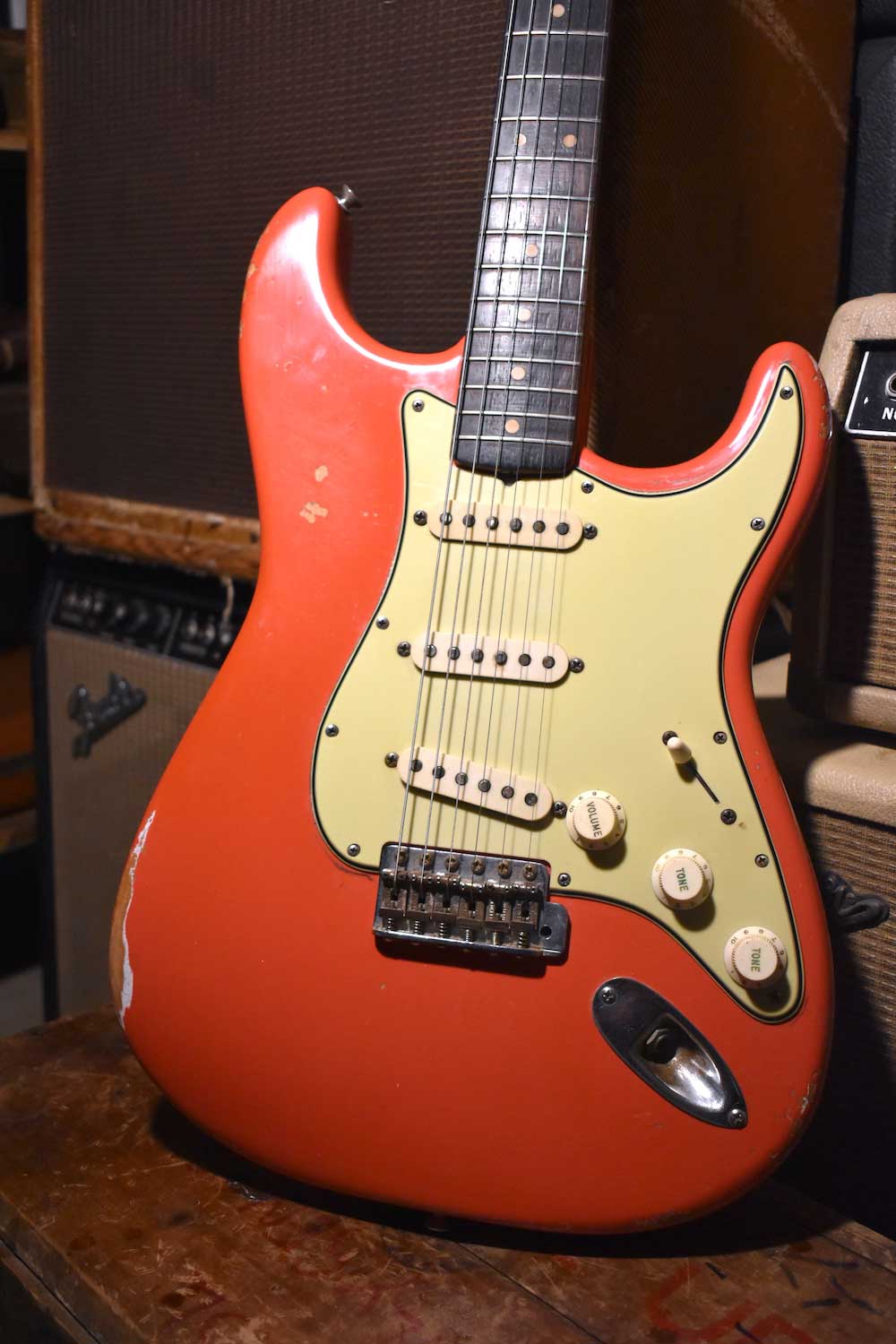 Postkort faktor dæk 1963 Fender Stratocaster Fiesta Red - Serial L16028 - Cesco's Corner Guitars